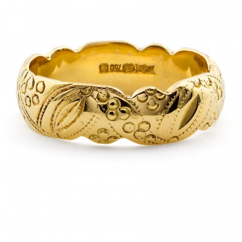 18ct gold 5.2g Wedding Ring size M½